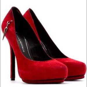 RED ROCK & REPUBLIC CELINE SUEDE PLATFORM HEEL